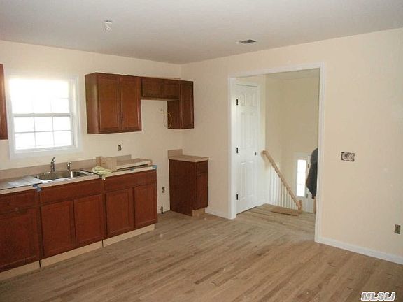 2nd image of 37 Railroad St