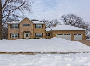 4322 Woodsmill Dr NE, Cedar Rapids, IA 52411