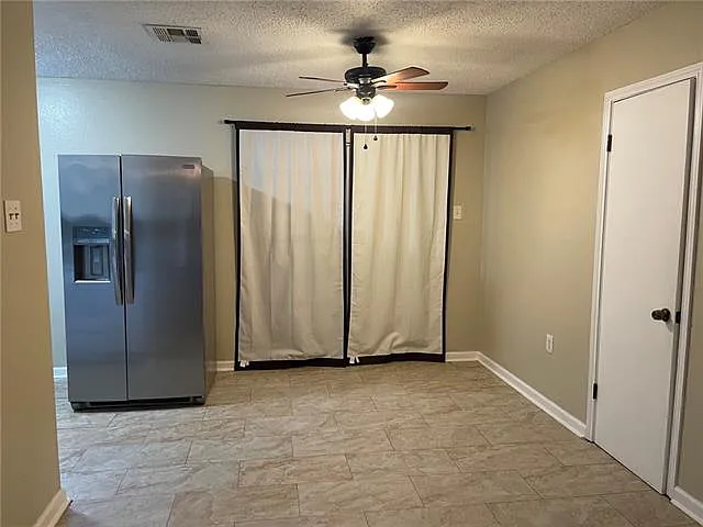 4 bed, 2.0 bath, 1400 sqft, $1,700 — Photo 3
