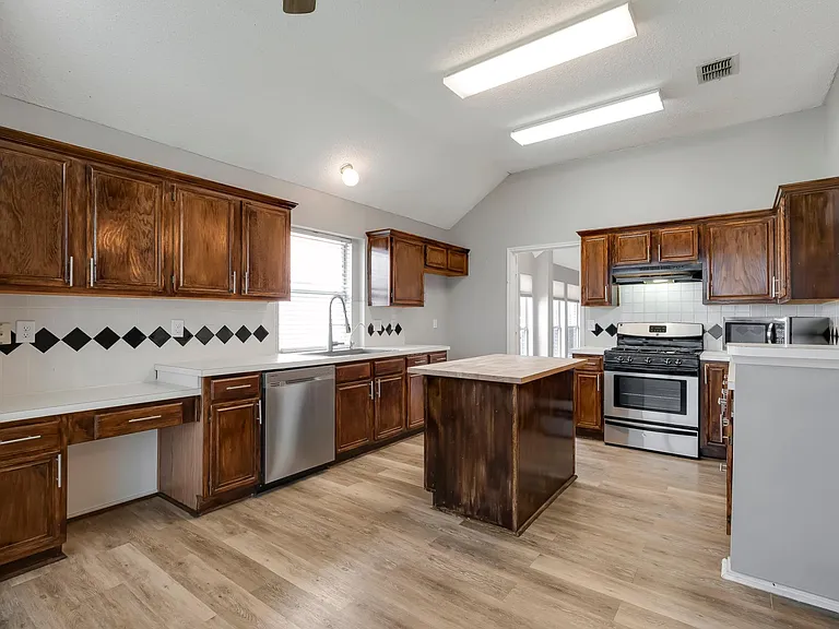 8201 Pacific St — Photo 15