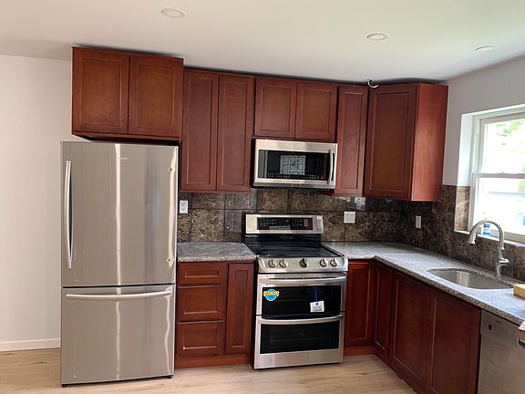 3rd image of 29-31 Brookeville Ter