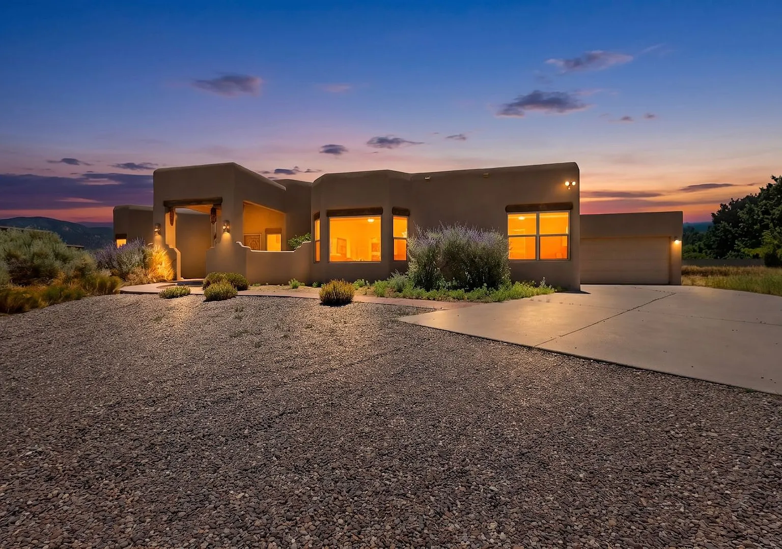 Luxuary Home in N. Alb Acres 2200/sf 3/bd 2/ba 2/cg — Photo 1