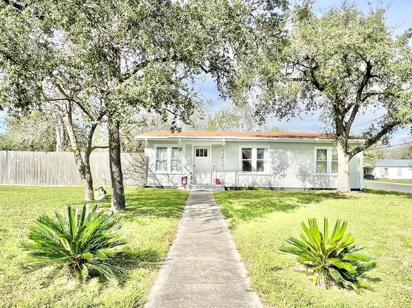 809 E Hayes St, Beeville, TX 78102