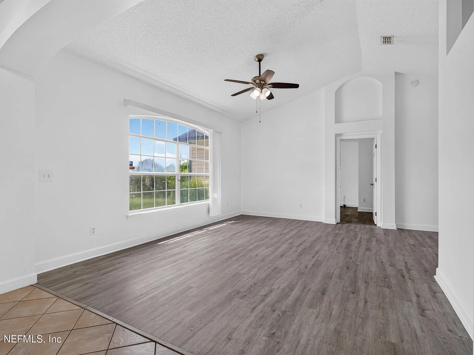 4 bed, 2.0 bath, 1910 sqft, $2,300 — Photo 4