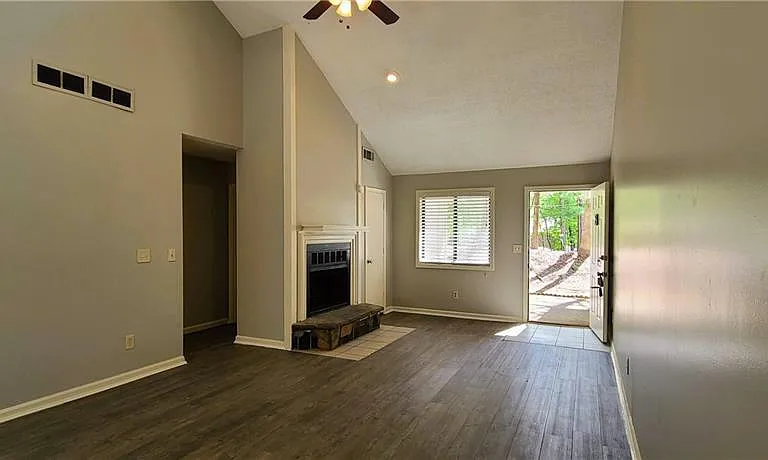 966 Amberly Dr #B — Photo 5