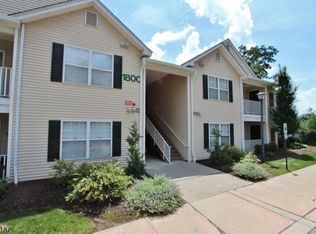 1834 King Ct, Green Brook, NJ 08812