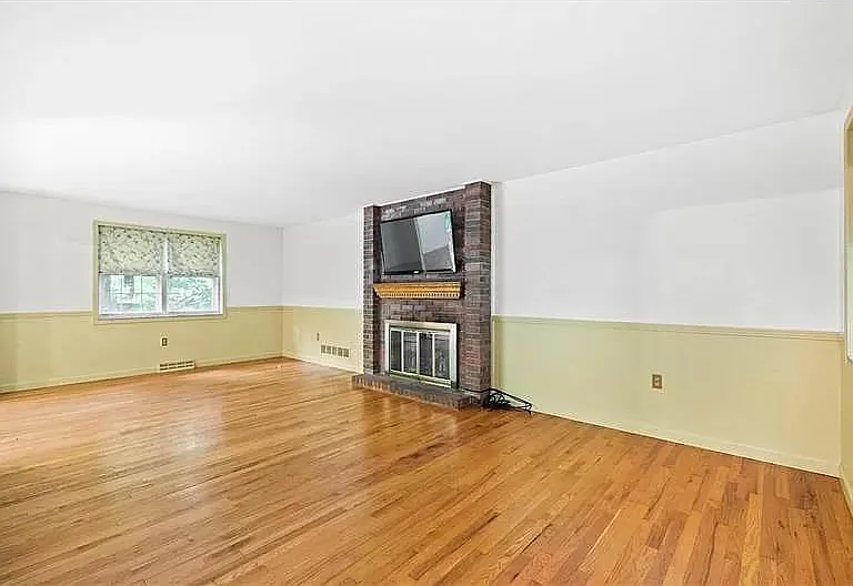 8811 Breezewood Dr — Photo 16