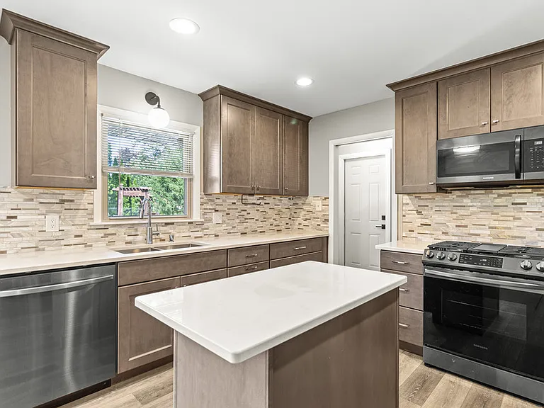 N58W18330 Juniper Ln — Photo 8