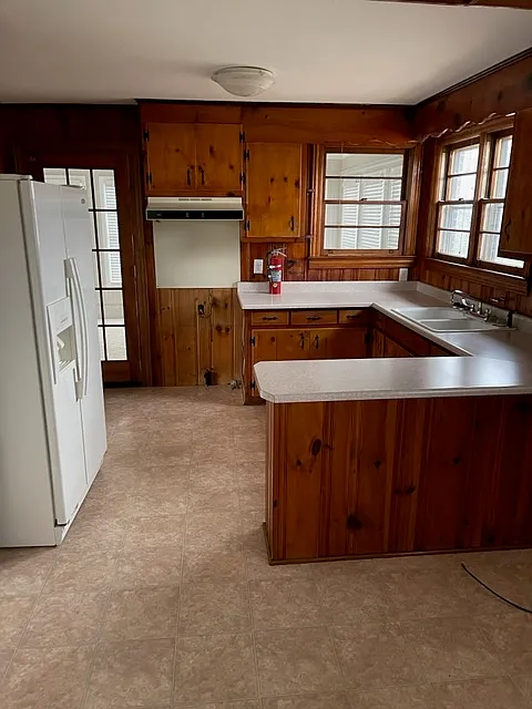 3 bed, 1.5 bath, 1350 sqft, $1,400 — Photo 2