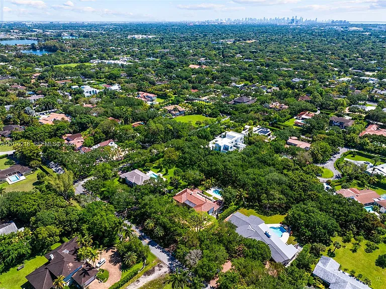 6905 SW 75th Ave — Photo 84