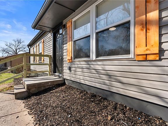 3rd image of 804 N 83rd Dr