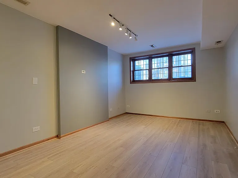 2117 W Wellington Ave #G — Photo 3