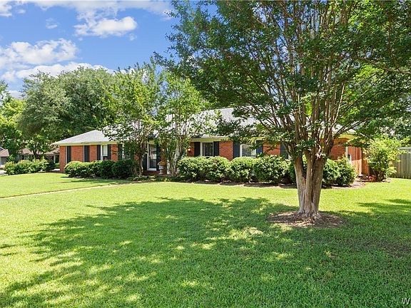 2nd image of 621 Fair Oaks Ln