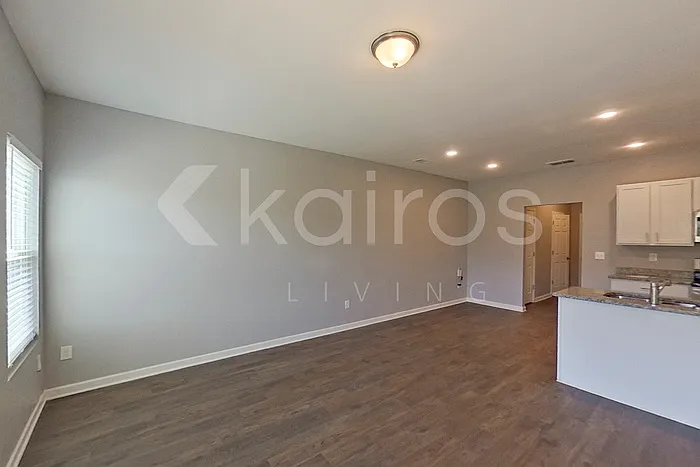 3 bed, 2.5 bath, 1304 sqft, $1,545 — Photo 3