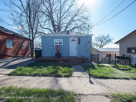 3rd image of 328 6th Ave E