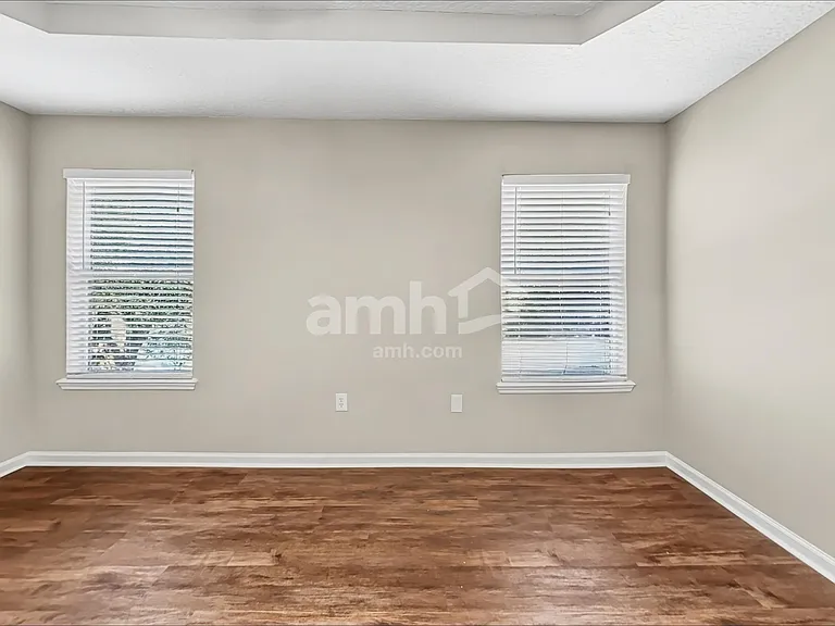 2724 Creekfront Dr — Photo 7