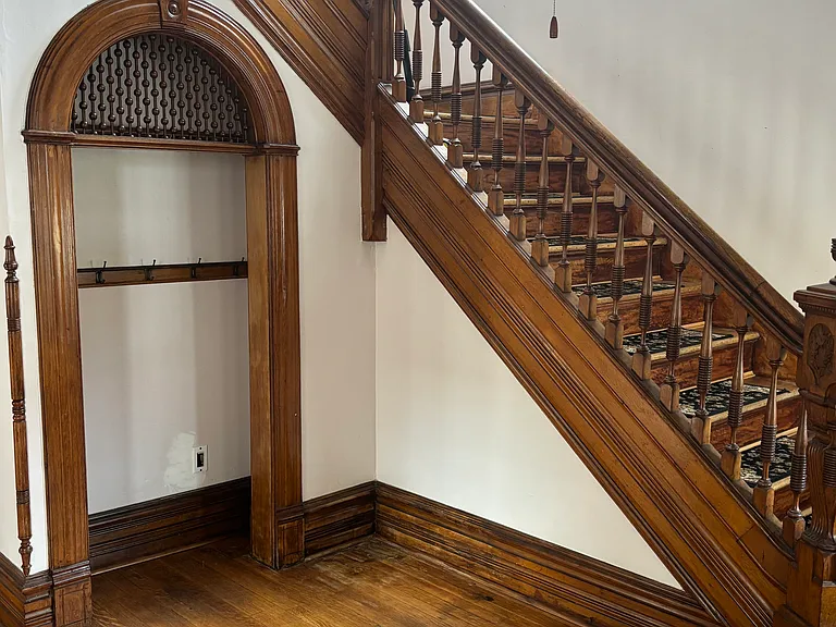 26 Hart St #1 — Photo 5