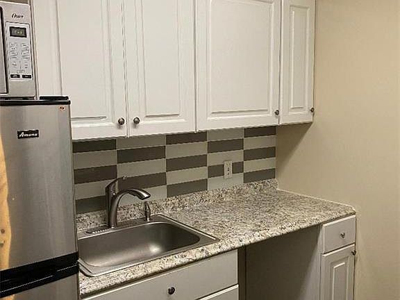 5th image of 140 Grace Church St APT 3G