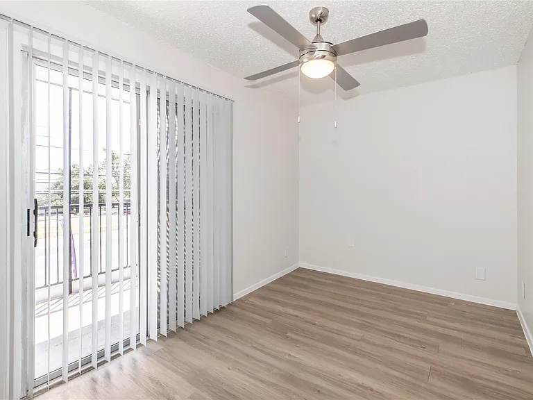 6010 N Lamar Blvd #211 — Photo 6