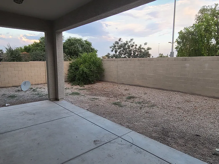 515 W Julie Dr — Photo 8