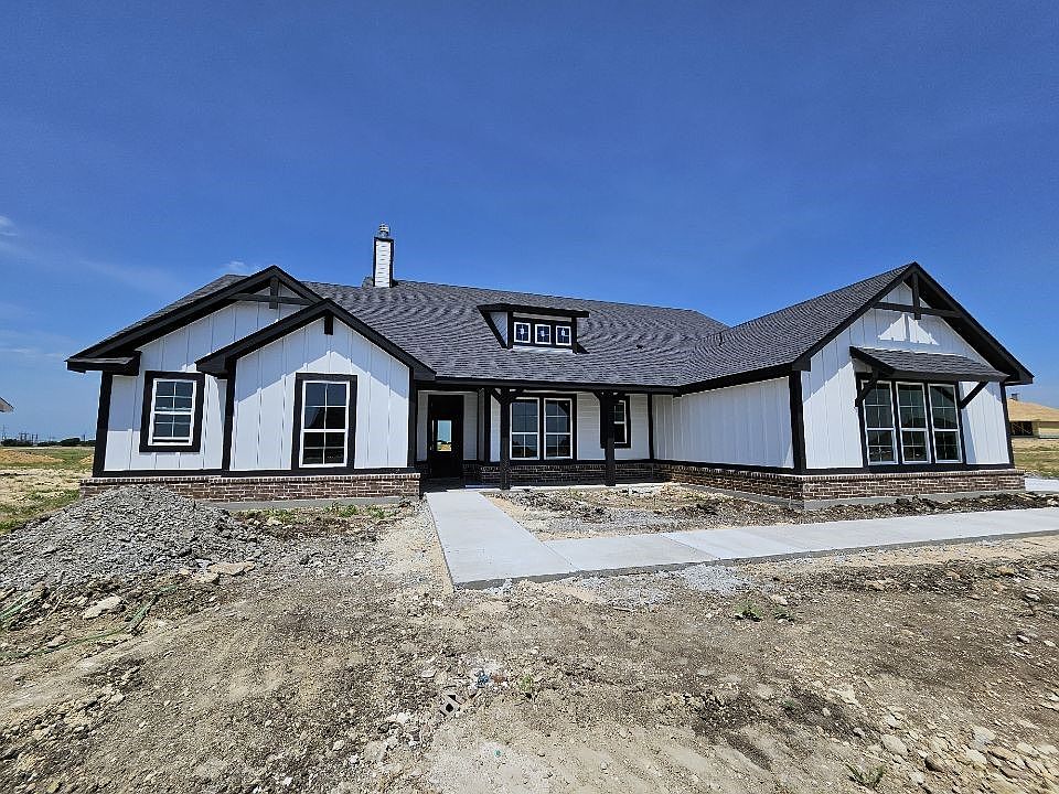 1st image of 221 Meadow Vista Dr