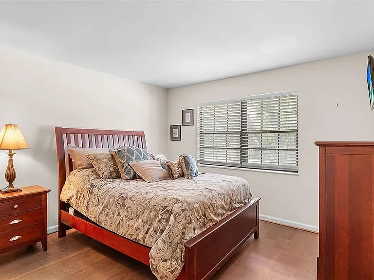 19505 Quesada Ave — Photo 16