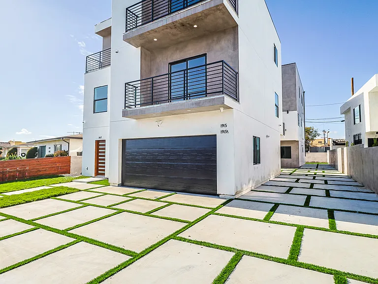 1915 S Palm Grove Ave — Photo 41