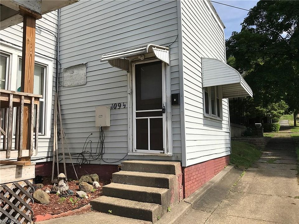 1st image of 109 1/2 S Main St