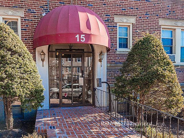 2nd image of 17 Governors Ave #23