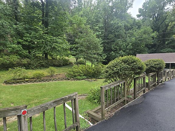 3rd image of 680 Park Ln