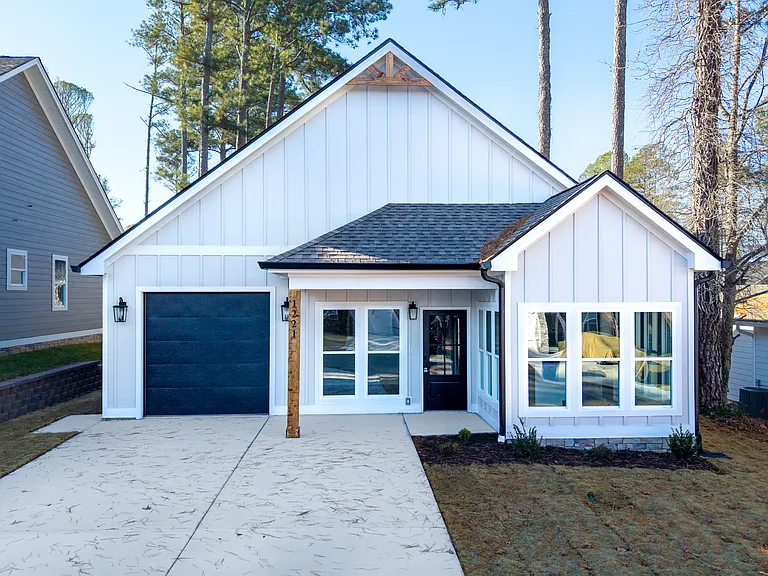 1221 Parkstone Dr NW — Photo 1