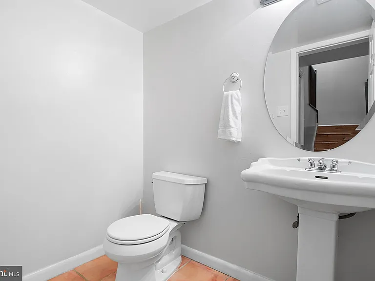 5552 Doral Dr — Photo 2