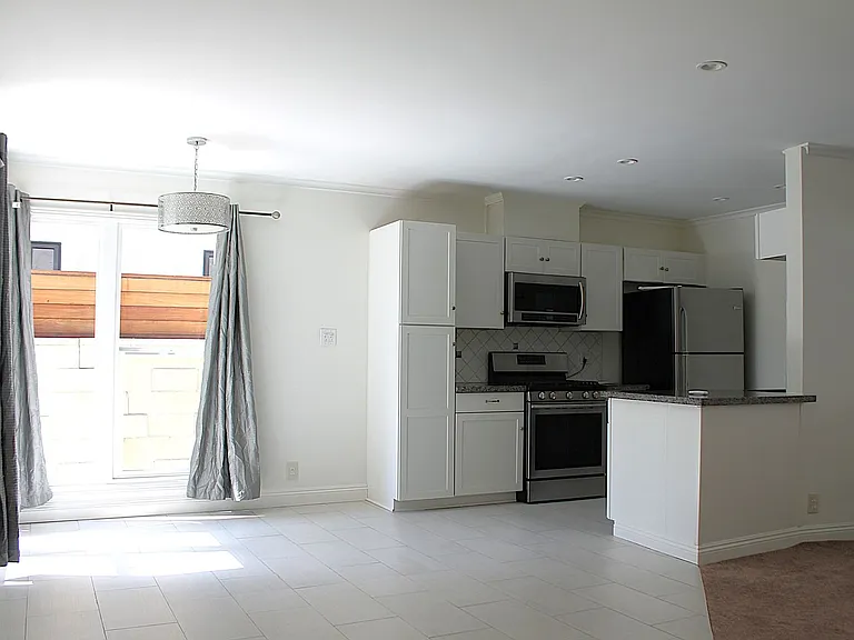 937 Hilldale Ave — Photo 17