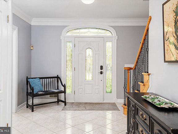 5th image of 704 Avila Ct
