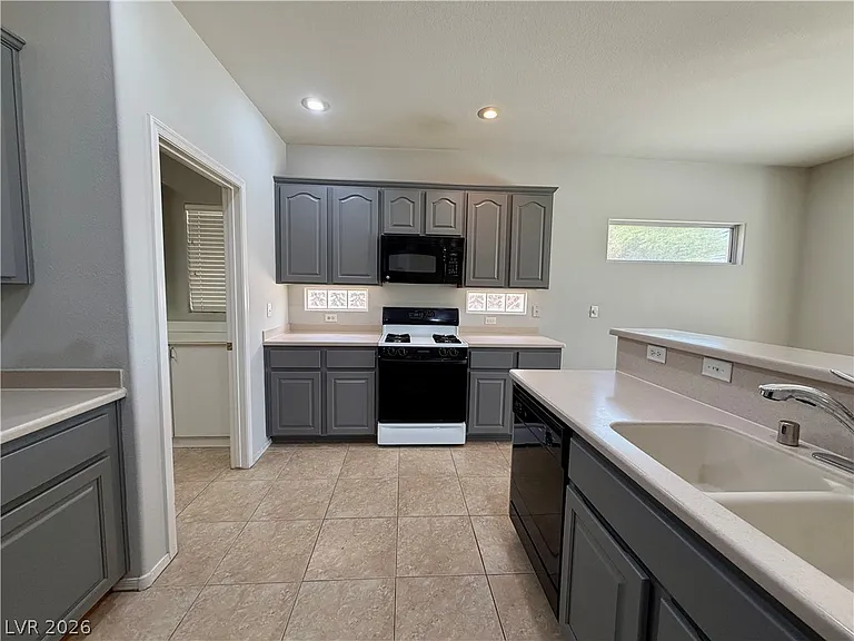 2895 Maffie St — Photo 16