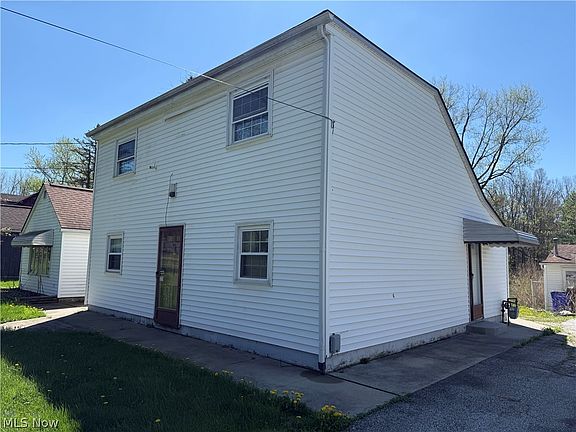 3rd image of 1420 Howe Rd