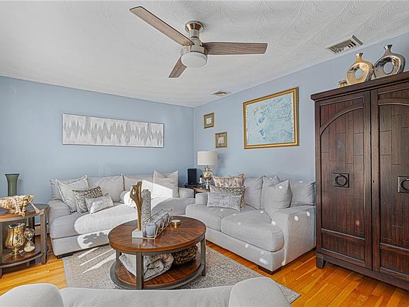 4th image of 5 Gompers St