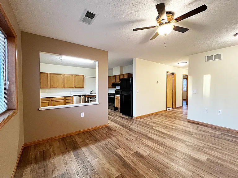175 W Lind St — Photo 6