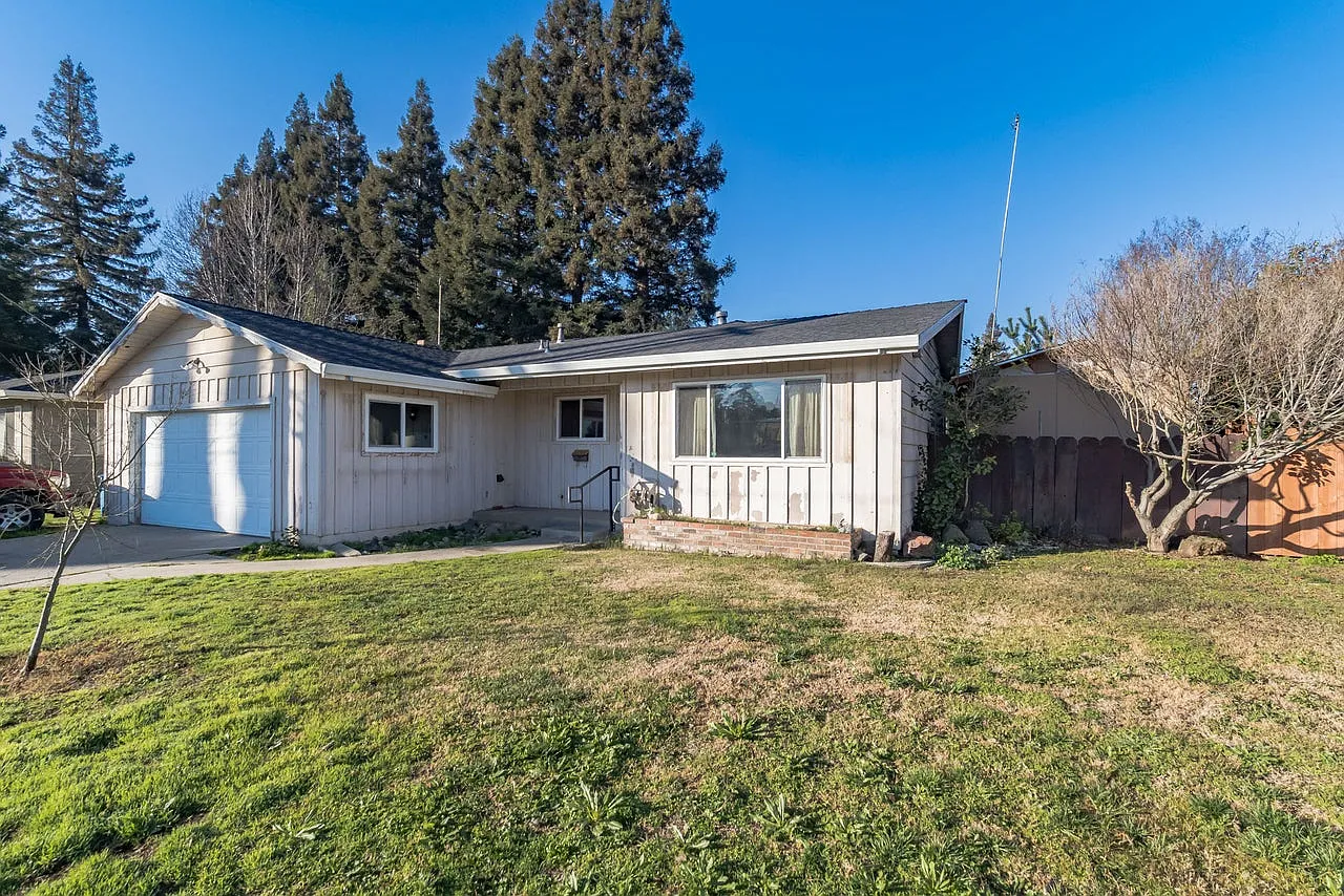 1238 Maple Ave photo 1