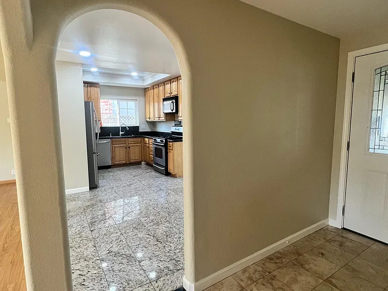 34833 Warwick Ct — Photo 10