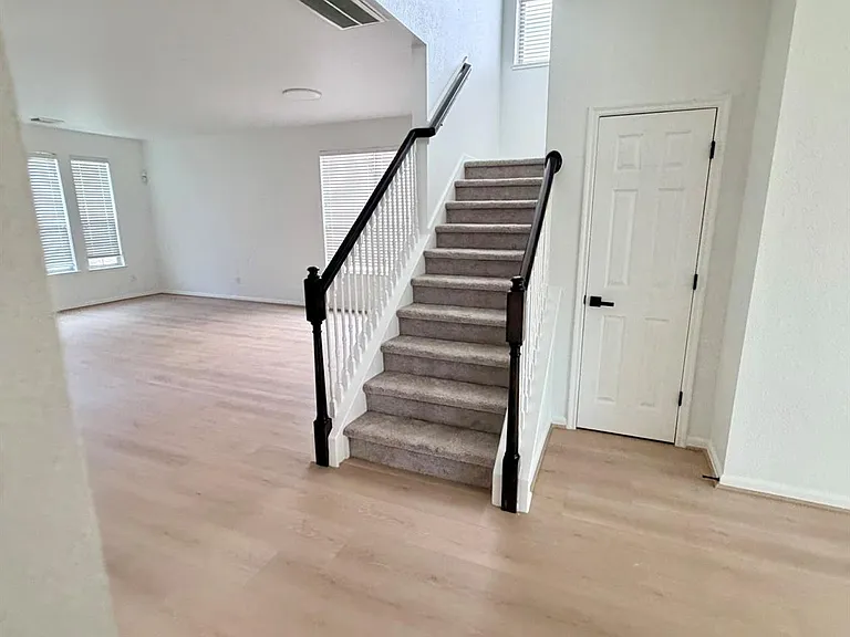 5530 Gable Meadows Dr — Photo 3