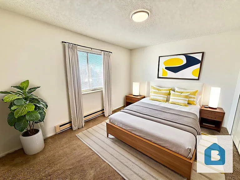 2 Bedroom/1.5 Bath in Great Location! — Photo 9