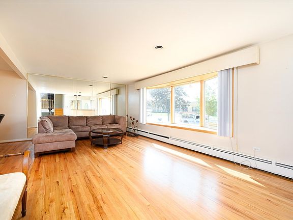 4th image of 915 Division St
