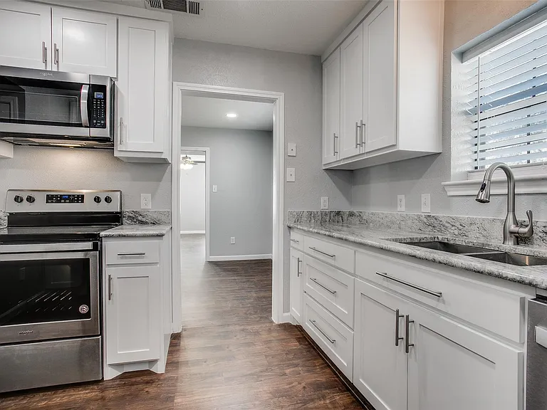 7619 Morton St — Photo 11