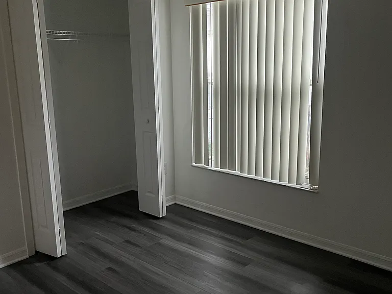 107 S Roma Way — Photo 9