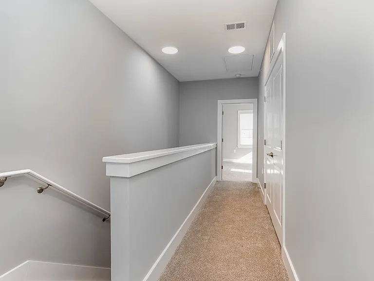 Barclay Place Apartments — Photo 33