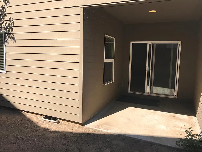 9507 NE 73rd St — Photo 3