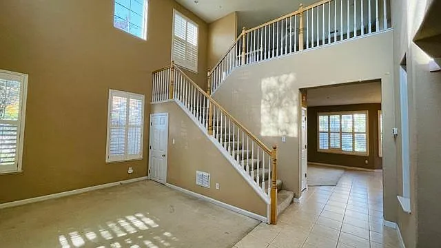 5 bed, 3.5 bath, 2812 sqft, $3,800 — Photo 2