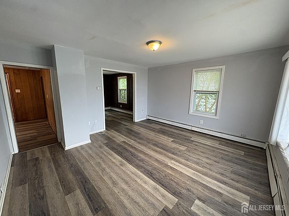 4th image of 52 Dane St