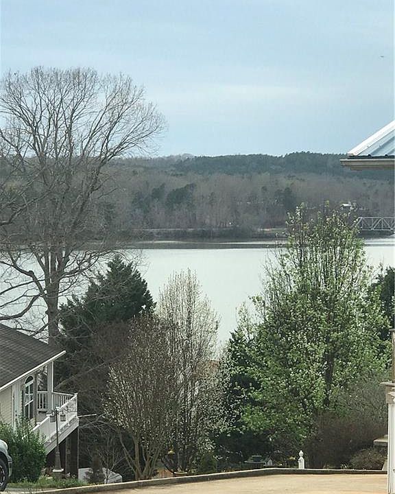 1st image of 106 Lake View Dr